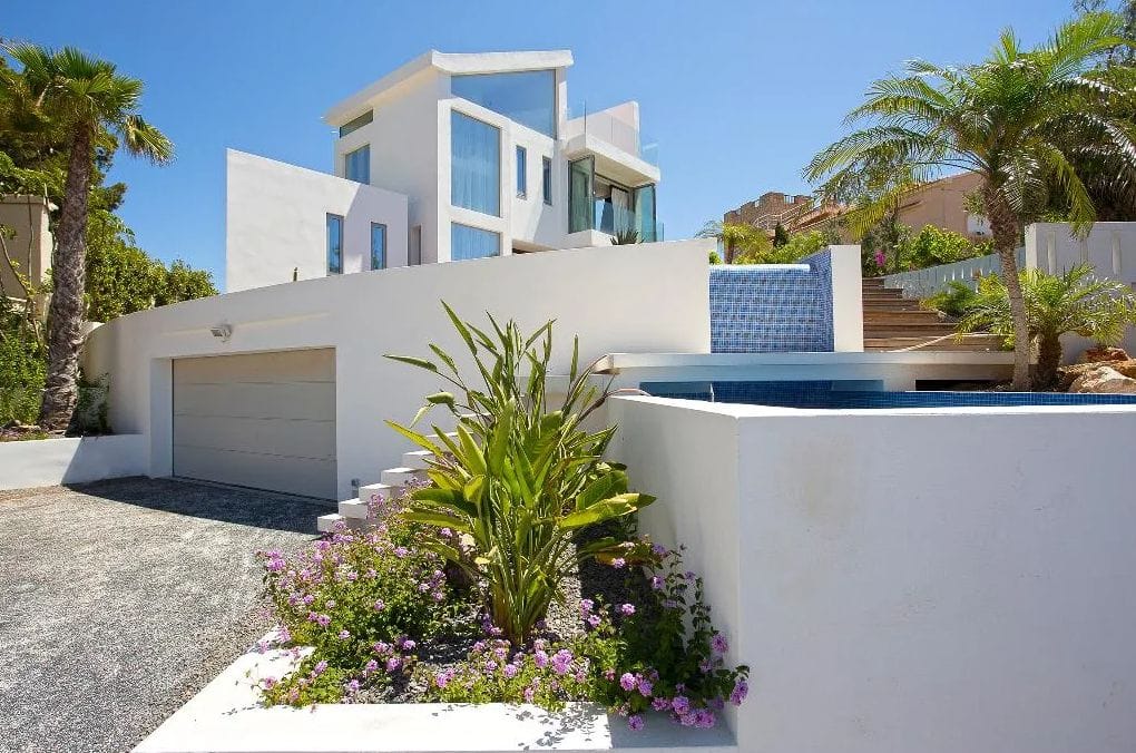 Luxurious modern frontline villa with stunning sea views - Foto 47