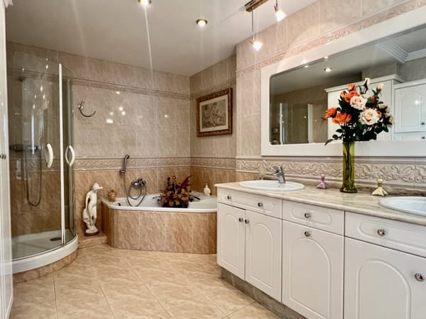 CHALET CON PISCINA, PARKING Y NAVE INDUSTRIAL EN VENTA - Foto 47