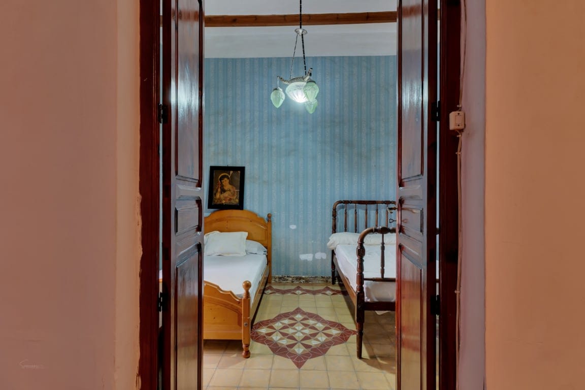 Village house with garage, spacious inner courtyard, and potential to expand the property. - Foto 11