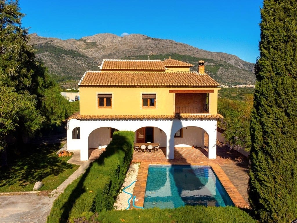 Family villa with pool for sale in Orba - Foto 2