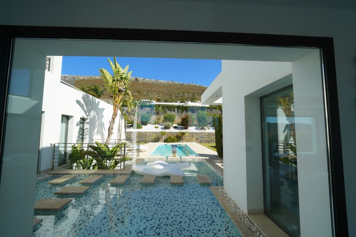 Luxury villa in Benitachell with sea views, infinity pool, and gym. - Foto 10