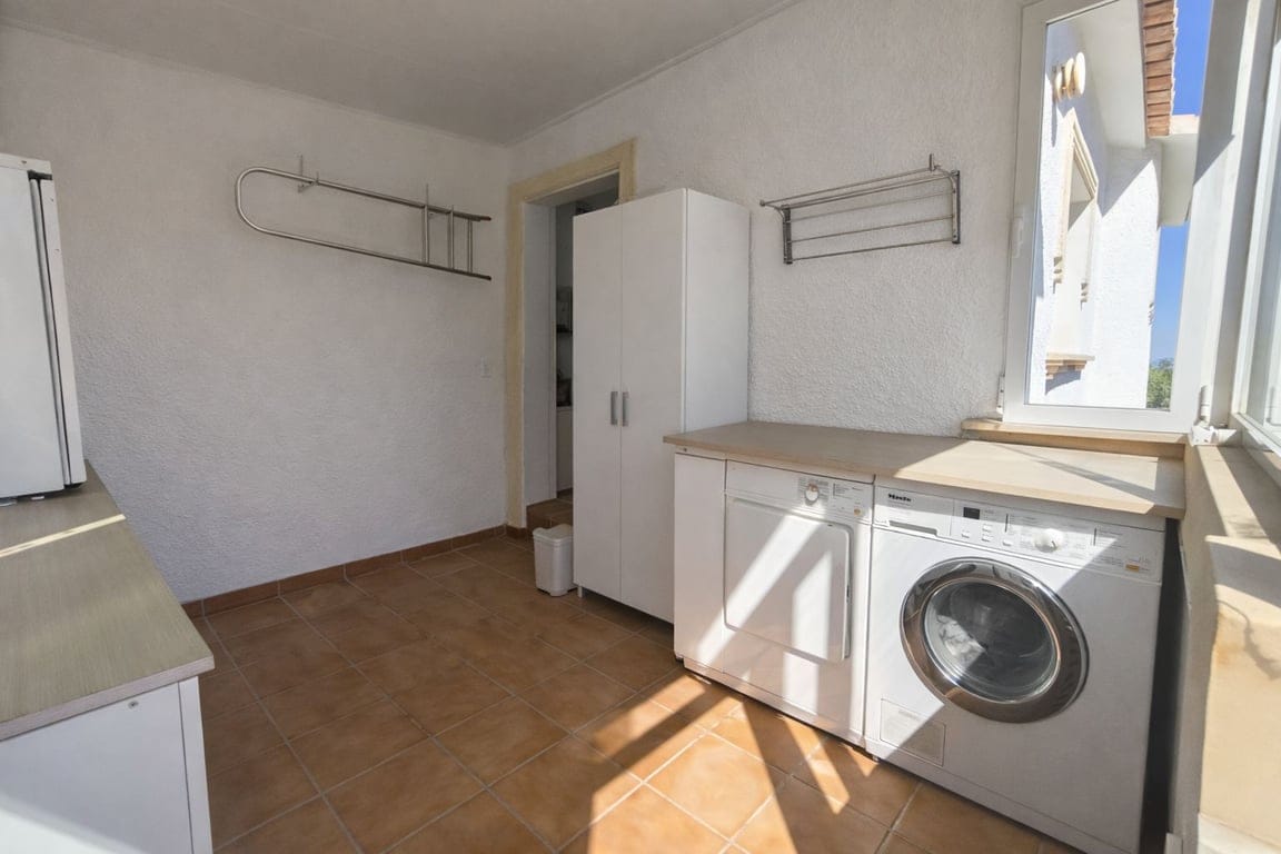 Villa de 3 dormitorios, apartamento de invitados y vistas al mar en el Montgó, Dénia - Foto 14