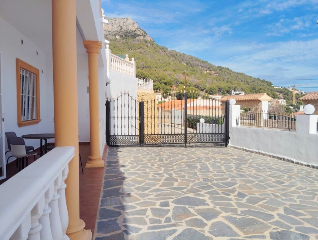 Villa for sale with 4 bedrooms and a pool in Calpe, with sea views. - Foto 20