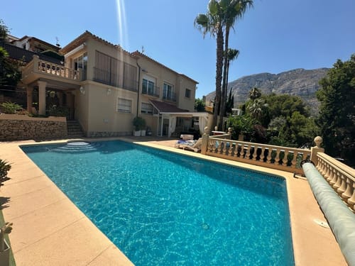 Chalet en Venta en Dénia con Vistas al Mar y la Montaña