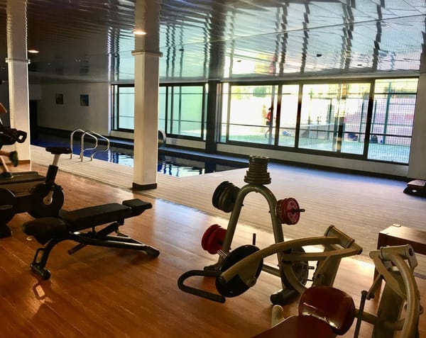 APARTAMENTO DE LUJO CERCA DEL PUERTO DE JÁVEA: COMPLEJO PRESTIGIOSO, PISCINAS CUBIERTAS Y AL AIRE LIBRE, GIMNASIO Y PISTA DE PÁDEL - Foto 12