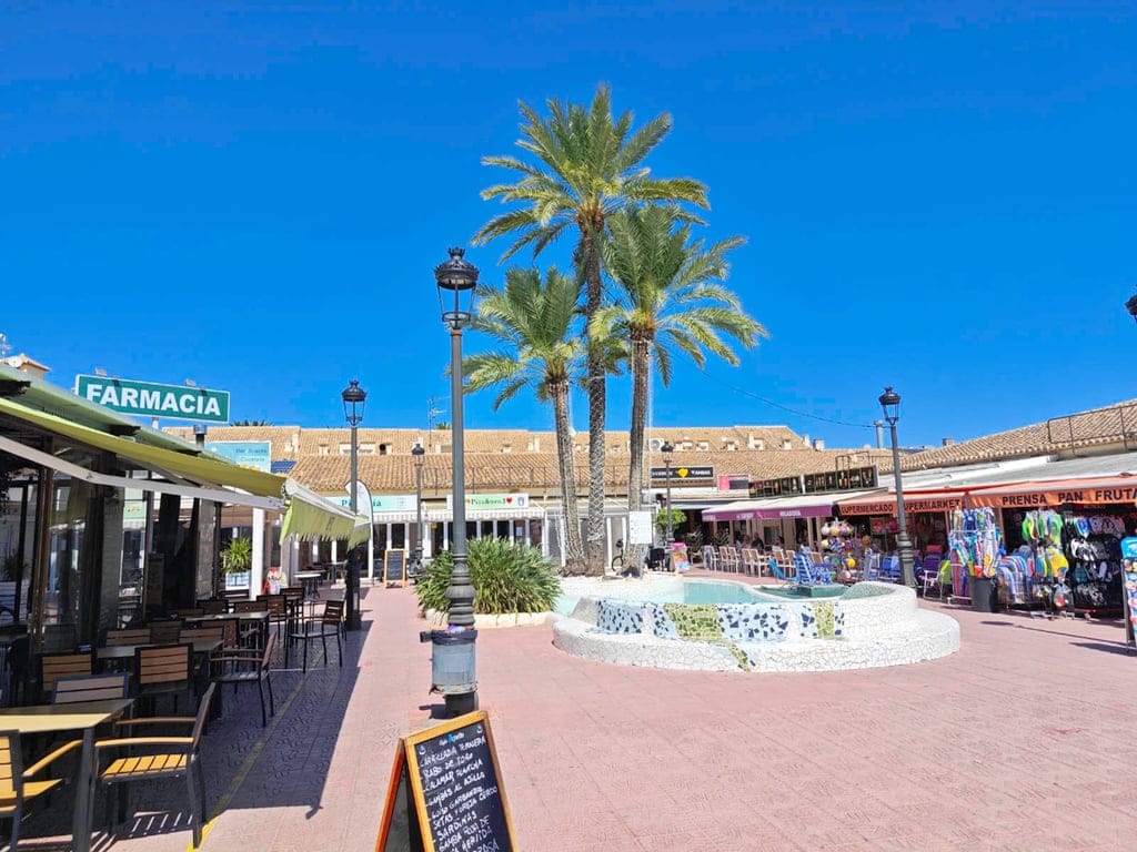 2-bedroom apartment with sea views for sale in the Las Brisas area. - Foto 7