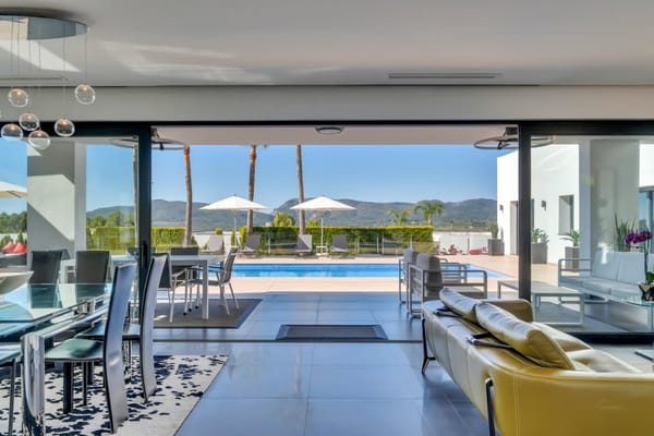 Exclusiva villa moderna con impresionantes vistas abiertas en una demandada zona de Jávea - Foto 13
