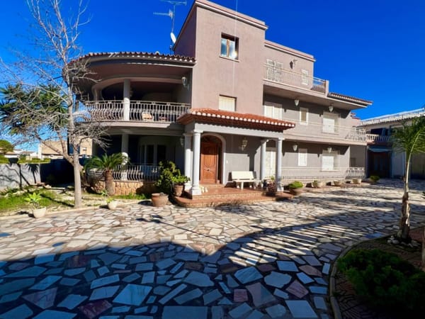 CHALET CON PISCINA, PARKING Y NAVE INDUSTRIAL EN VENTA - Foto 4