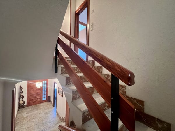 Magnífica casa con garaje para varios vehículos - Foto 37