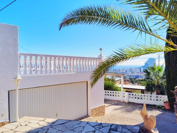Villa en venta con 3 dormitorios , piscina y vistas al mar. - Foto 3