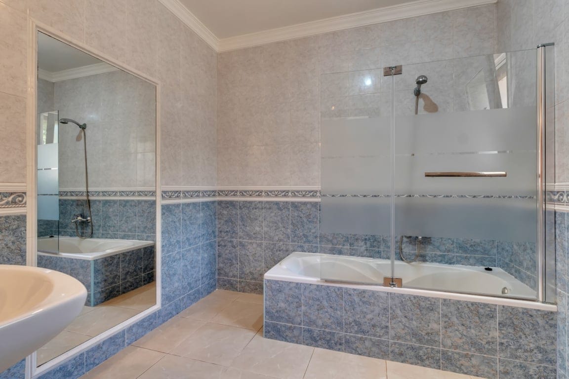 Villa met vrij uitzicht in een rustige omgeving dicht bij het centrum van de stad Jávea - Foto 24