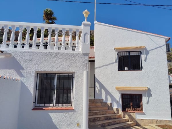 Villa en venta con 3 dormitorios , piscina y vistas al mar. - Foto 5