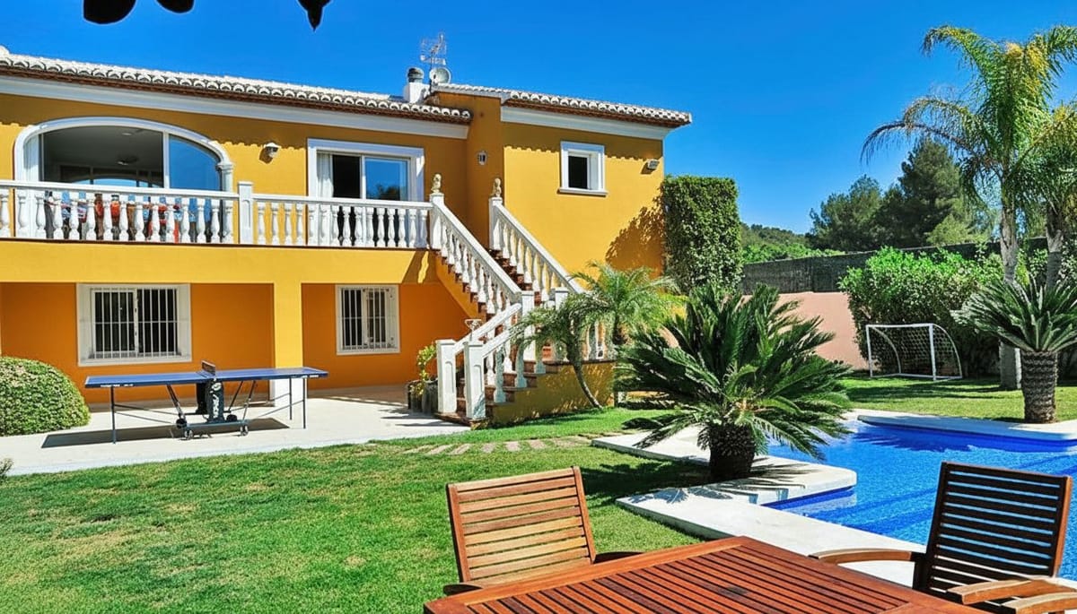 Amplia Villa Mediterránea con Potencial de Renovación Excepcional – Javea Golf - Foto 2