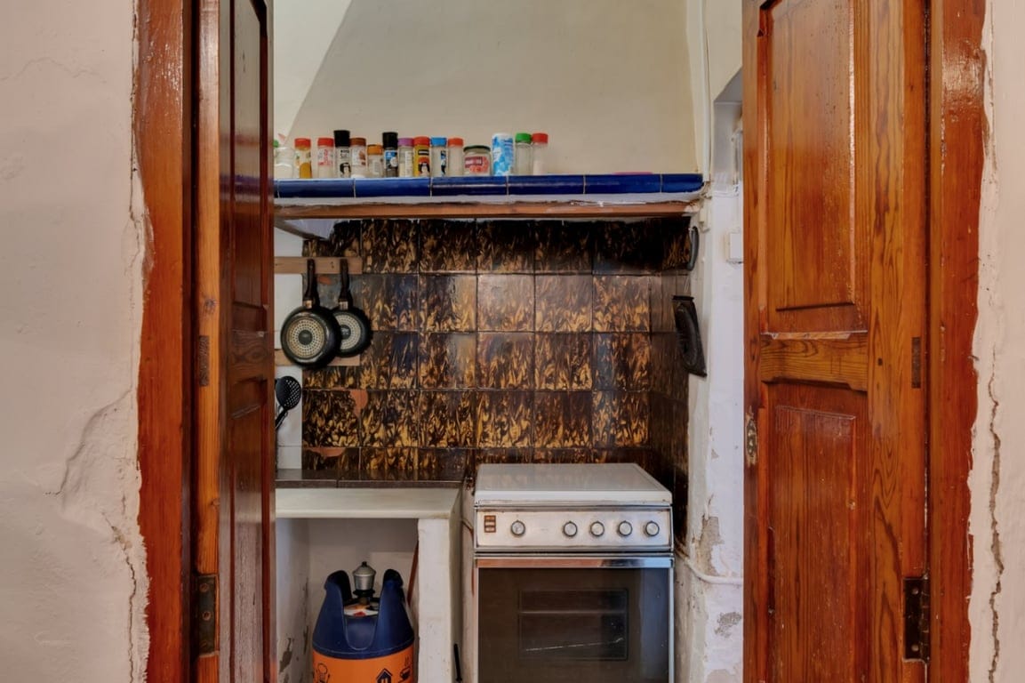 Village house with garage, spacious inner courtyard, and potential to expand the property. - Foto 13