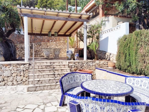 Villa en venta con 3 dormitorios , piscina y vistas al mar. - Foto 9