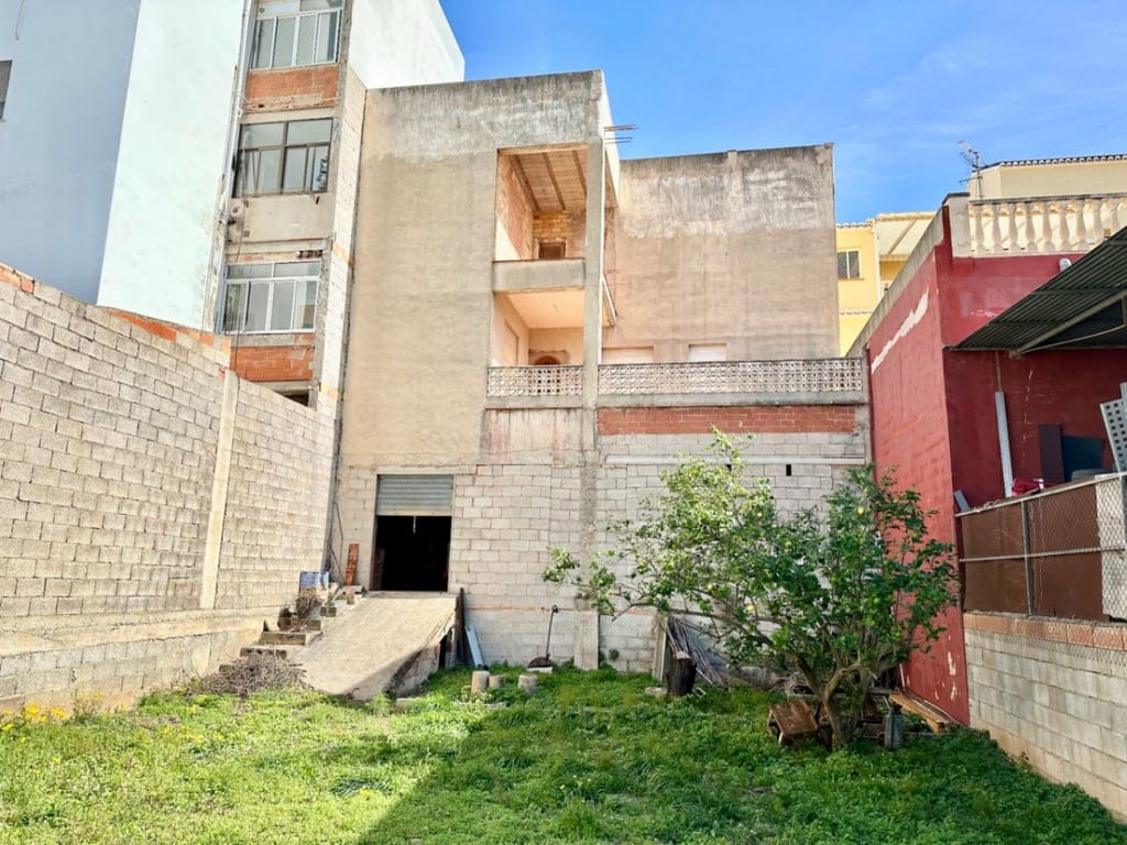 Opportunity: Building with 180 m² Garden and Rooftop with Sea Views - Foto 3