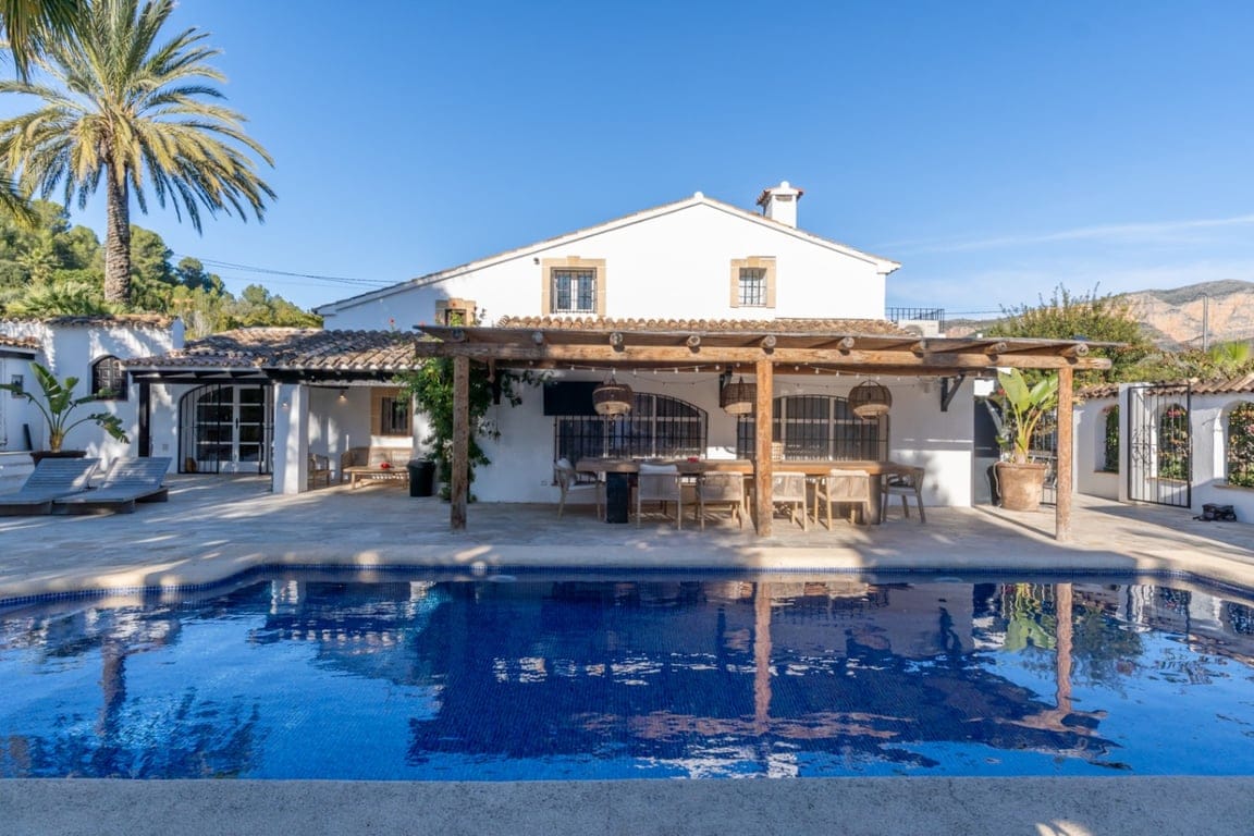 Exclusives, komplett renoviertes Anwesen mit großem Grundstück von 11.367 m2. - Foto 11