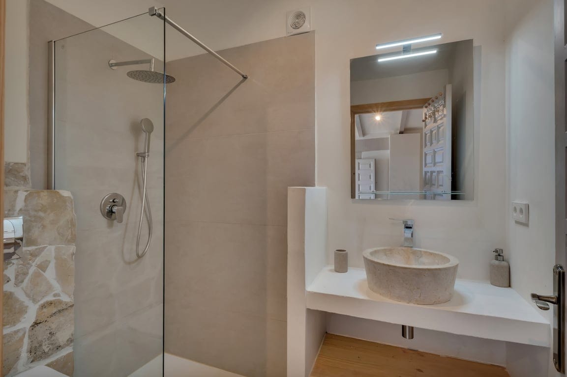 Exclusives, komplett renoviertes Anwesen mit großem Grundstück von 11.367 m2. - Foto 40