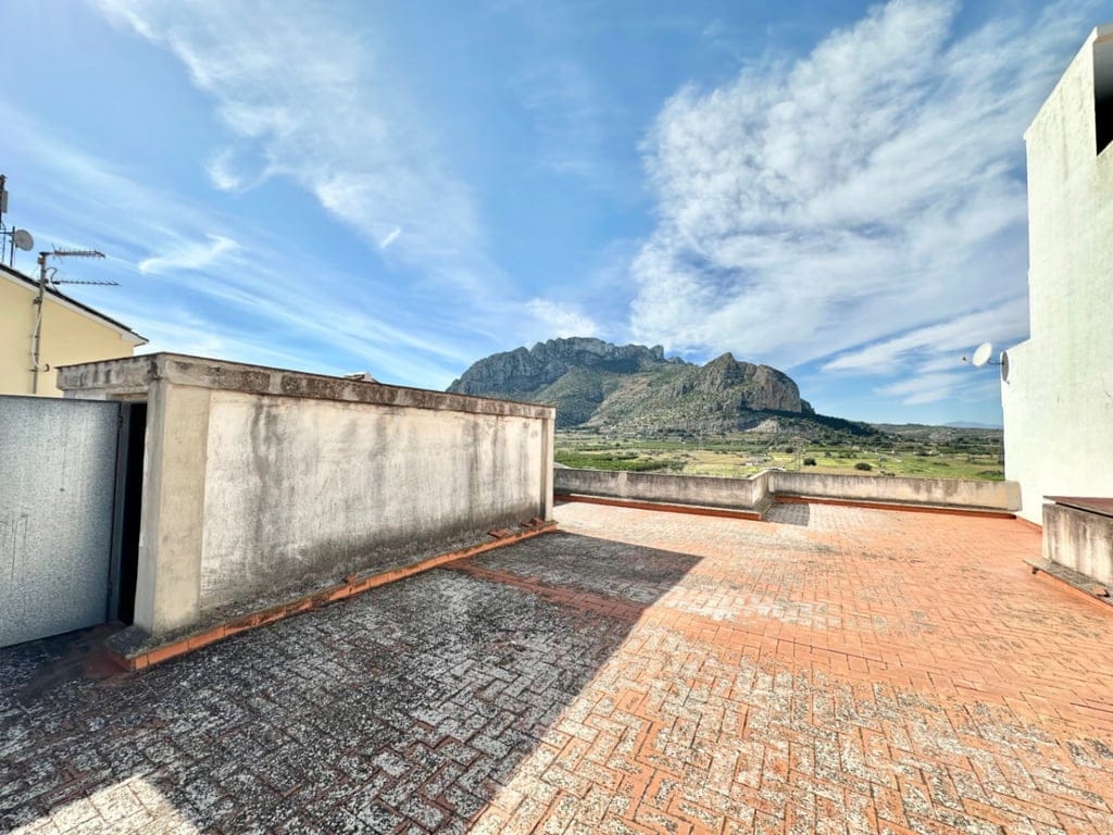 Opportunity: Building with 180 m² Garden and Rooftop with Sea Views - Foto 26