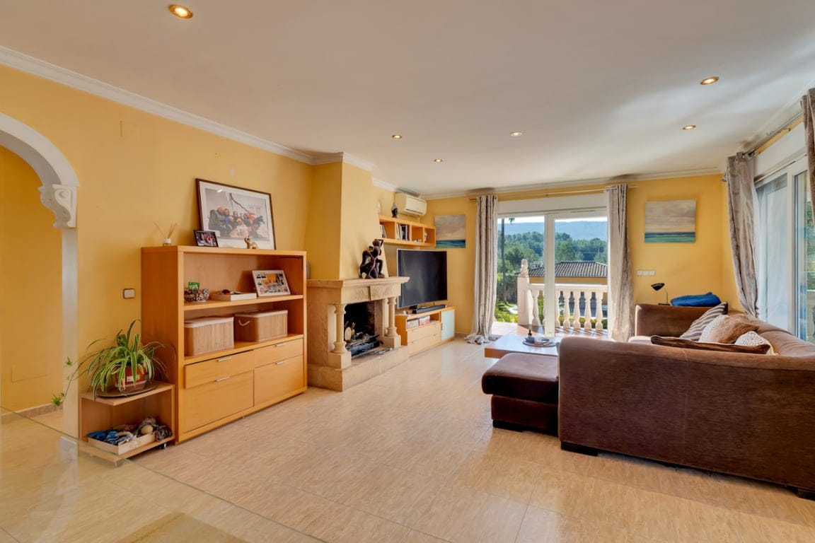 Villa in einer außergewöhnlichen ruhigen Lage, mit weitem Blick und großem Potenzial. - Foto 14