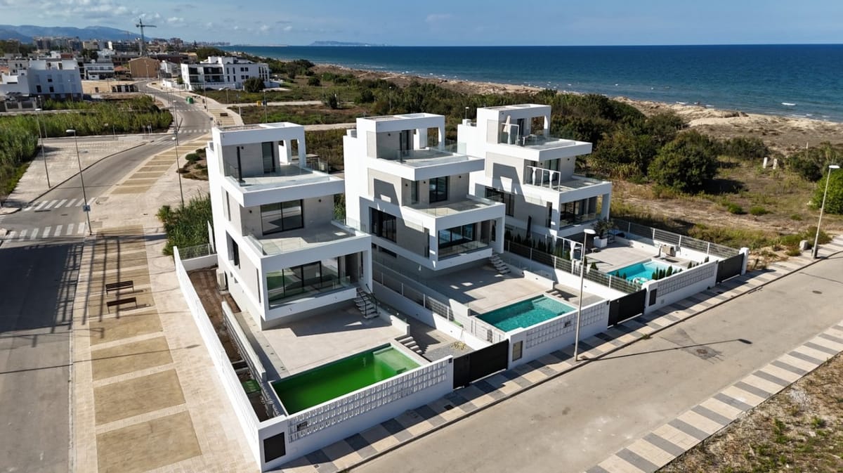 ✨ Luxury beachfront chalet – A unique gem on the Costa Blanca ✨