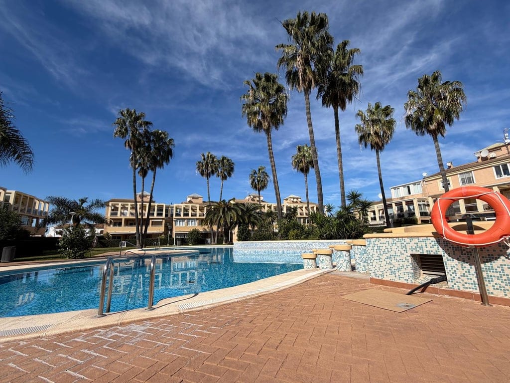 Ground floor with private garden for sale with 2 bedrooms in Playa de les Marines, Denia. - Foto 3