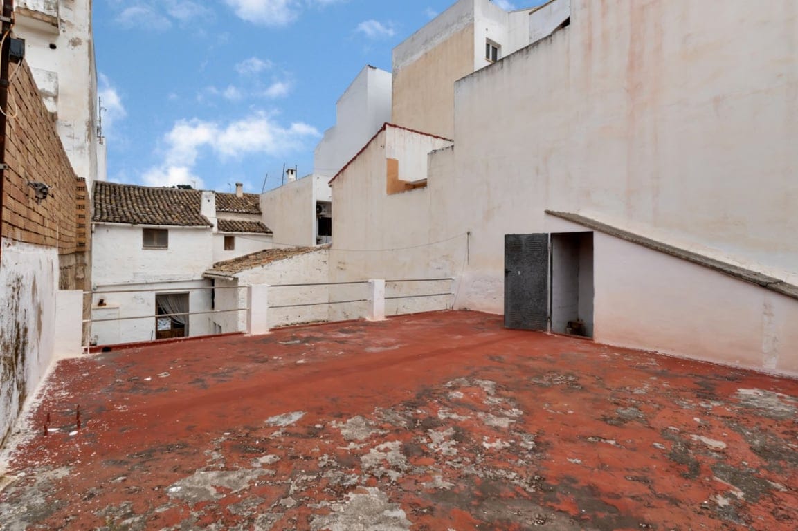 Village house with garage, spacious inner courtyard, and potential to expand the property. - Foto 27