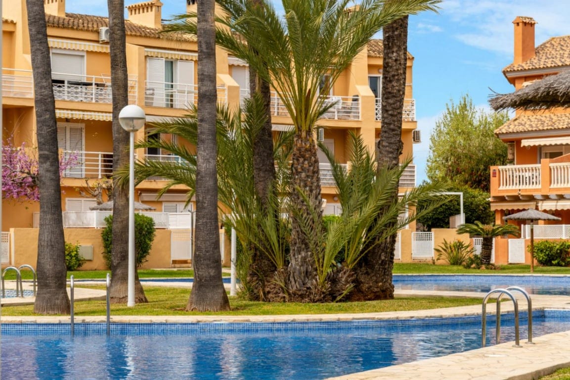 Apartamento reformado con piscina cerca del mar - Foto 23