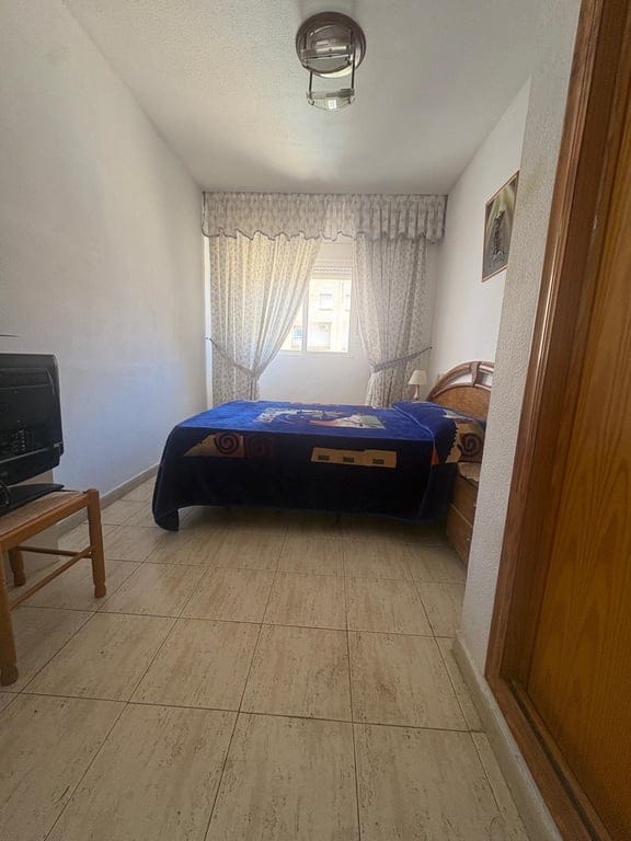 Apartamento en venta de 2 dormitorios en Torrevieja, Alicante. - Foto 22