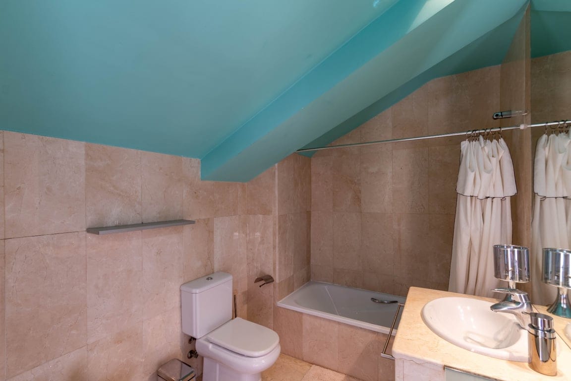 South facing top floor duplex in Port for winter rental - Foto 24