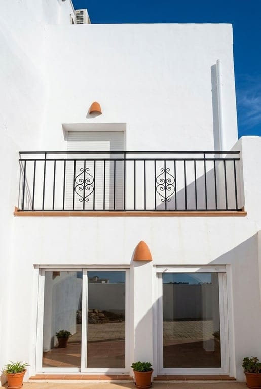 Exquisiet Mediterraan Dorpshuis – Ibicencaanse Charme in Benitachell Prijs: €397.000 | Locatie: Hart van Benitachell Centro