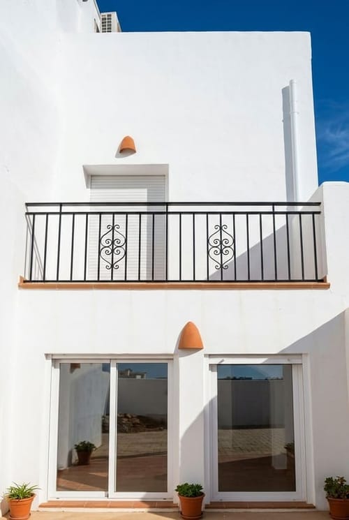 Exquisiet Mediterraan Dorpshuis – Ibicencaanse Charme in Benitachell Prijs: €397.000 | Locatie: Hart van Benitachell Centro