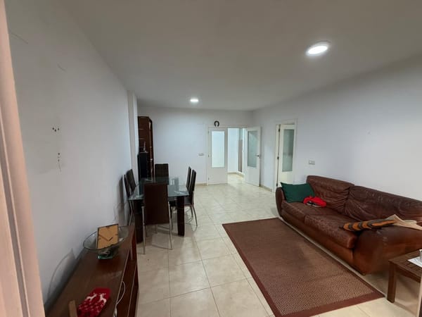 Planta baja en una urbanización con piscina - Foto 1