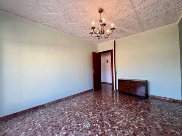 Magnífica casa con garaje para varios vehículos - Foto 8