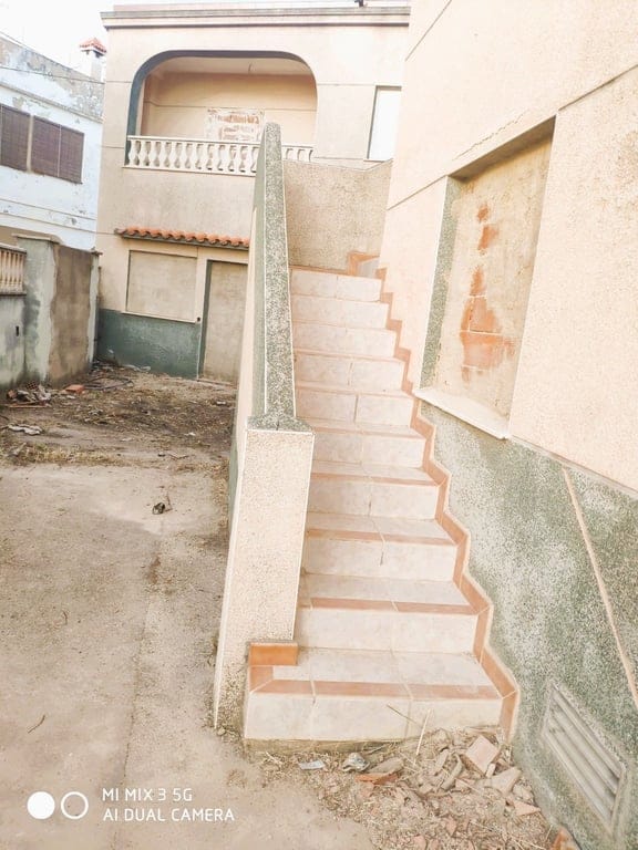 Ensemble de parcelles urbaines avec 6 logements en coin à 4 rues – Grande opportunité d'investissement dans la zone côtière. - Foto 2