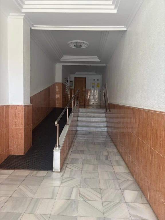 Apartamento en venta de 2 dormitorios en Torrevieja, Alicante. - Foto 5