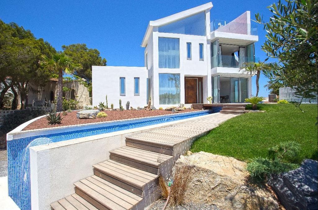 Luxurious modern frontline villa with stunning sea views - Foto 31