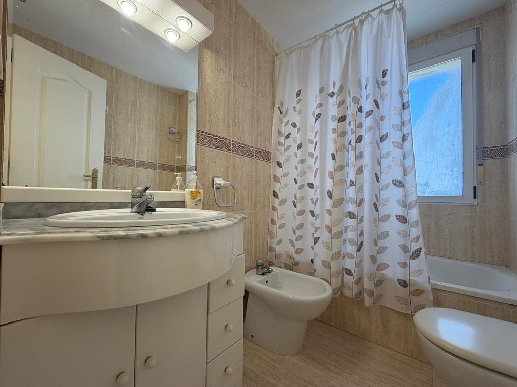 Ground floor with private garden for sale with 2 bedrooms in Playa de les Marines, Denia. - Foto 30