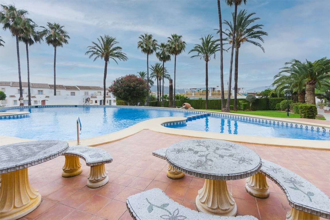 Bungalow with communal pool in Pedreguer