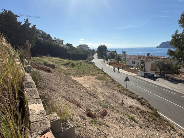 Amplia parcela con vistas al mar en venta en Benissa - Foto 2