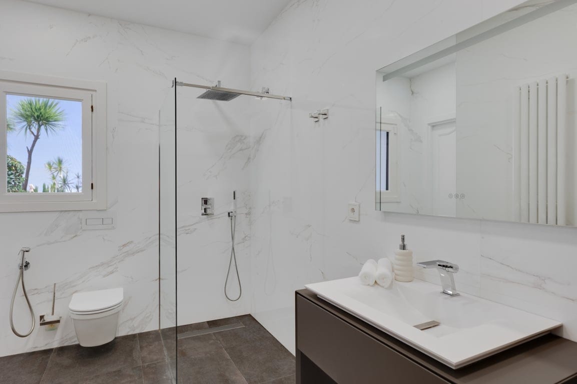 Rare Estate in Calpe: Renovated Luxury Villa + Guest House on a Massive 2,100 m² Plot! - Foto 22