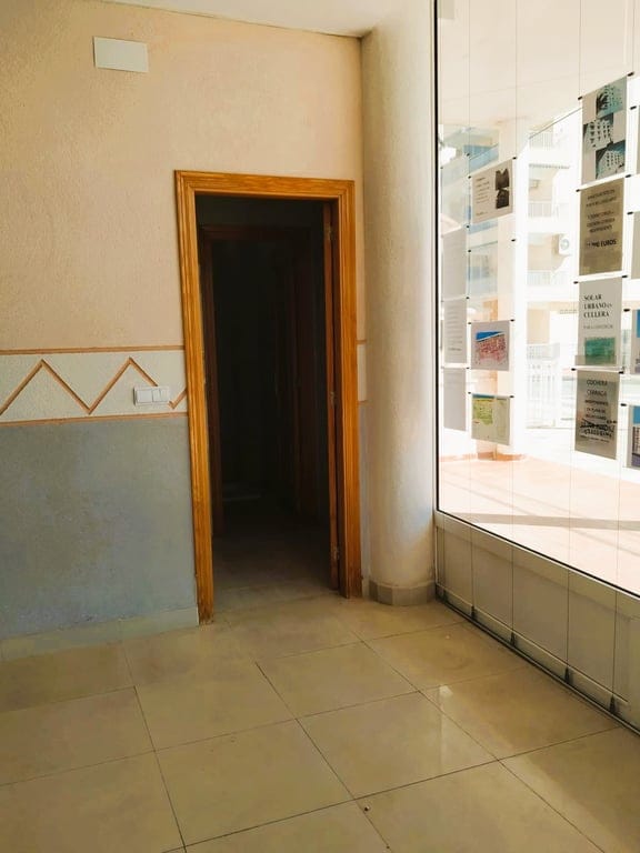 Multifunctional premises on the ground floor with excellent accessibility and outdoor space - Bellreguard - Foto 6