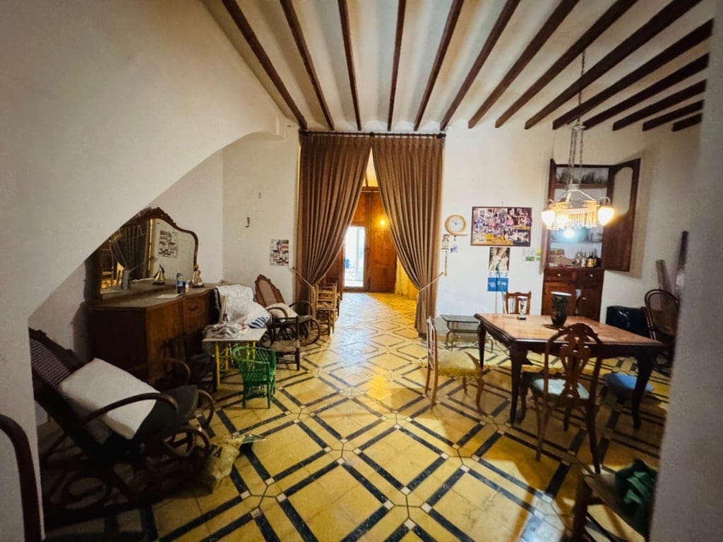 Casa de dos plantas en el centro de Orba (Alicante)