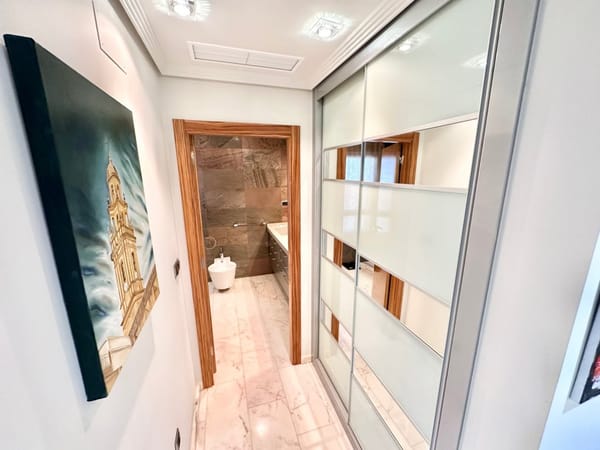 Ruimte, Licht en Ontwerp in een Uniek Huis in Pego - Foto 24