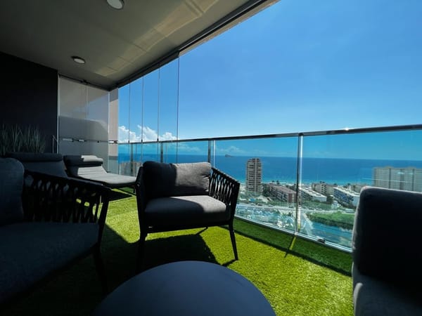 LUJO EN BENIDORM: Apartamento 9ª Planta, 2 Dorm, 2 Baños con Vistas Panorámicas al Mar - Foto 1