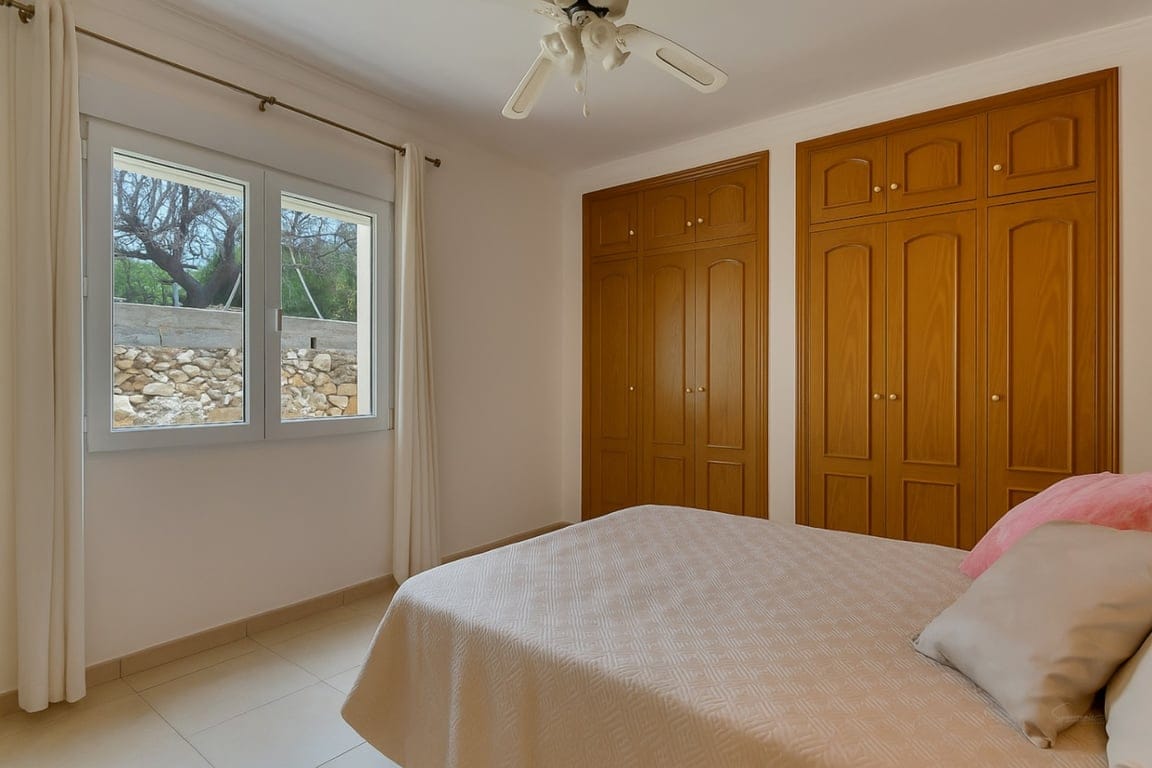 Villa met vrij uitzicht in een rustige omgeving dicht bij het centrum van de stad Jávea - Foto 25