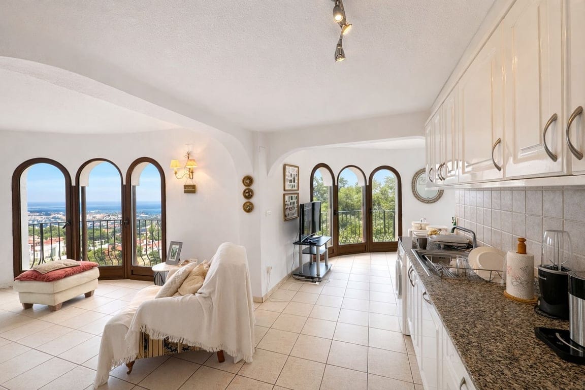 Villa with sea views and guest apartment in a quiet area. - Foto 5