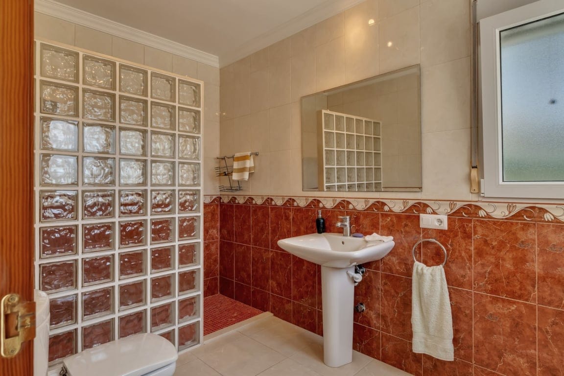 Villa met vrij uitzicht in een rustige omgeving dicht bij het centrum van de stad Jávea - Foto 22