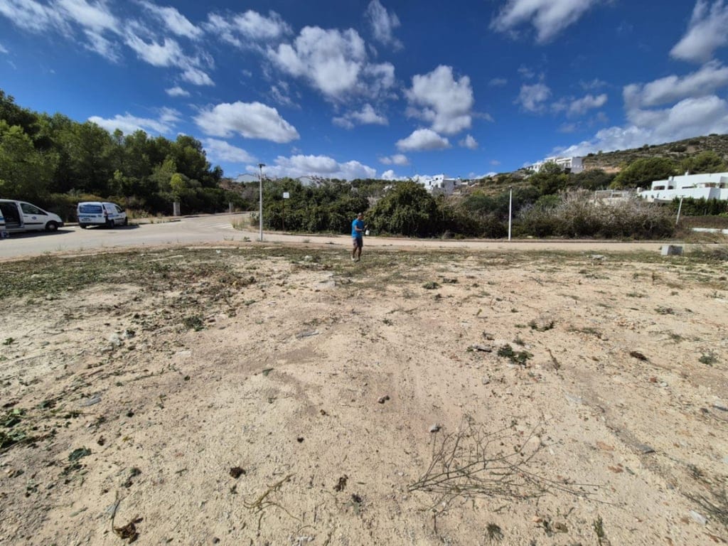 Corner plot of 1,060 m² with unobstructed views in Racó de Nadal, Benitachell.