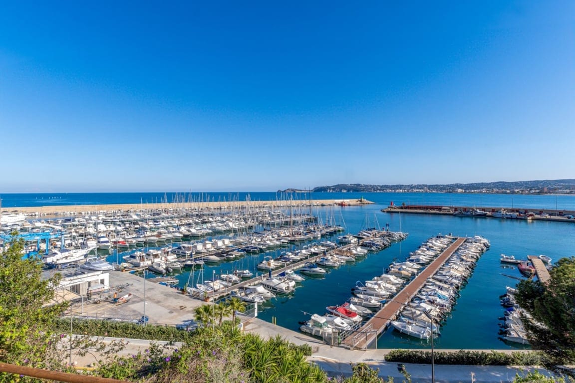 VILLA ON THE SEAFRONT IN THE PORT OF JAVEA